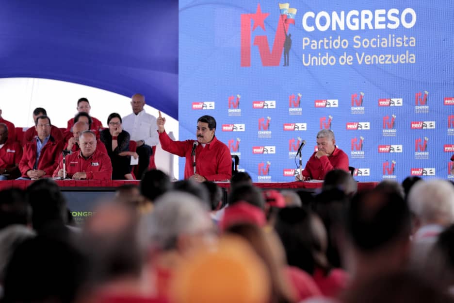 NicolasMaduro's tweet image. Ha sido muy oportuno el IV Congreso del @PartidoPSUV para generar propuestas con sabiduría popular. Una propuesta que ha sido aprobada y la asumo, es la creación del Ministerio del Comercio Interior como órgano rector que articule el funcionamiento del mercado interno.