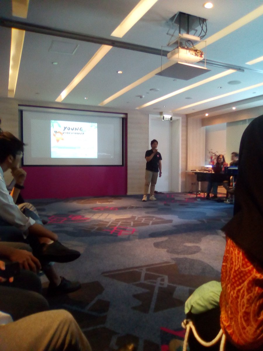 IamYouthLeader's tweet image. The winners are presenting about their videos which won the Young VideoMaker Competition. Are you curious? Stay tune on this account! :)
#yiselaavendaño
#RSPO
#WWFID
#YoungVideoMaker
#RensponsibleConsumption