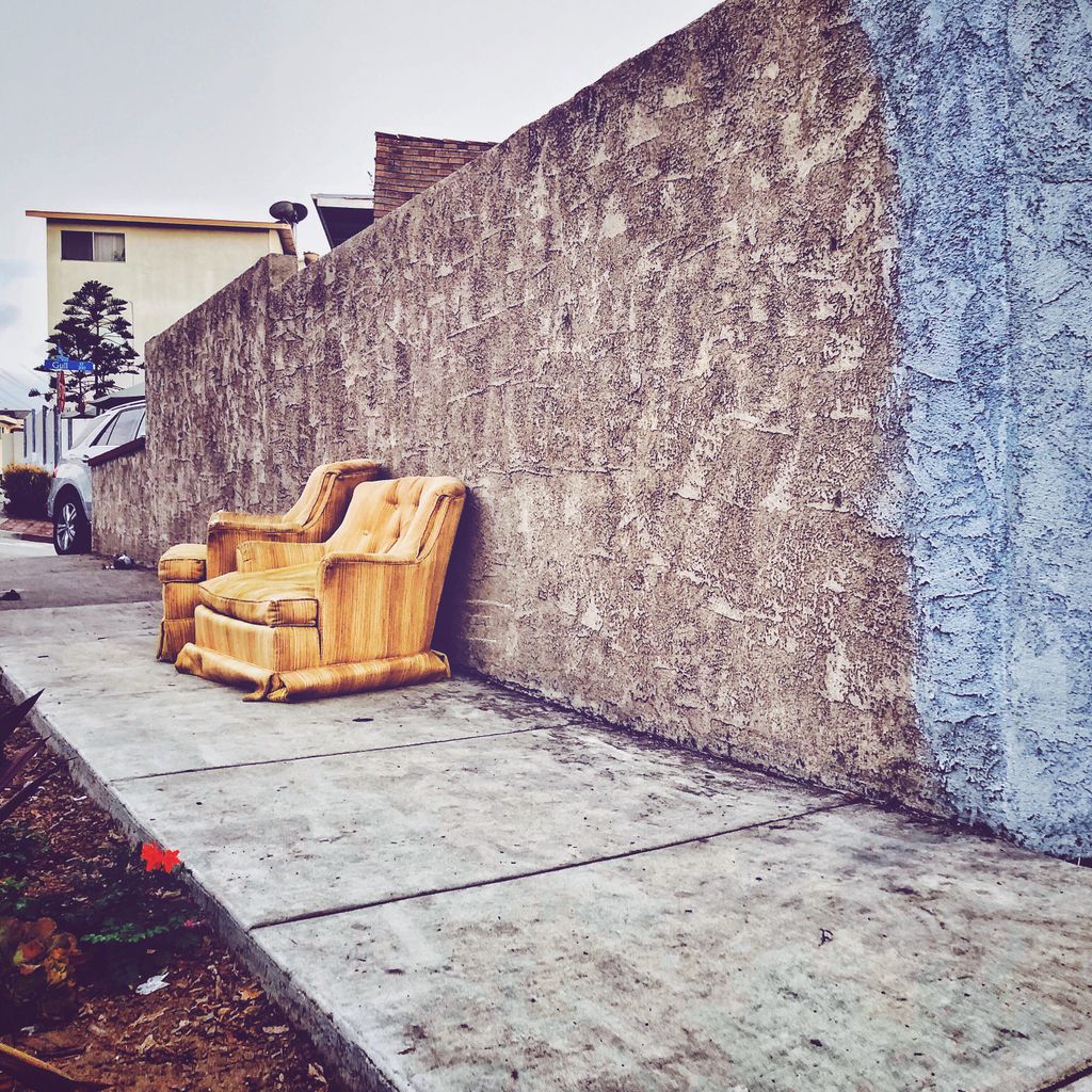 itsOsoPorto's tweet photo. Good as gold. #neighborhood #beachtown #elporto #streetscene #lostandfound #curbappeal #sofasofLA #sorta #manhattanbeach #notnorth #losangeles #mydayinla #california #californiamoments #keepelportoelporto https://t.co/SOJwawd8qj https://t.co/GcNcIyU1Ej