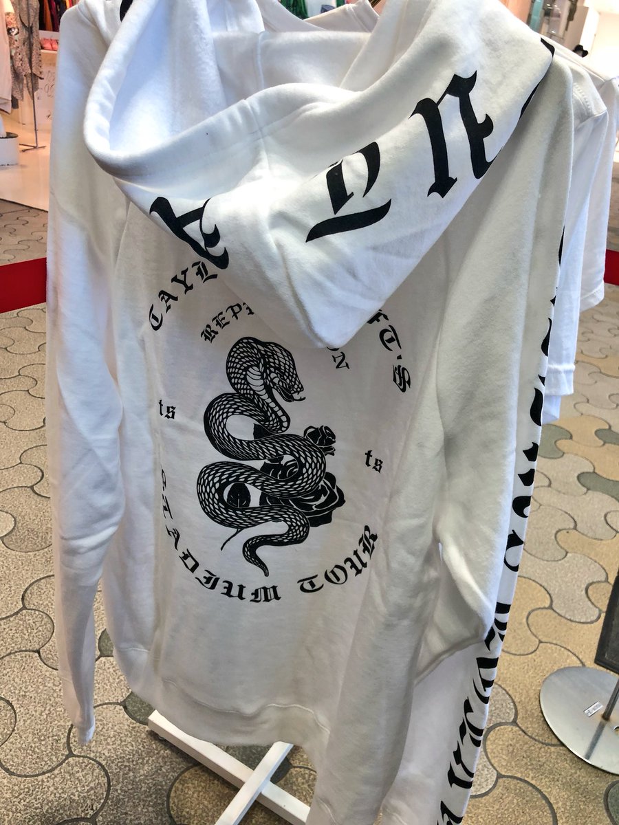 テイラー・スウィフト POP UP SHOP】 蛇🐍の柄が描かれたパーカーや
