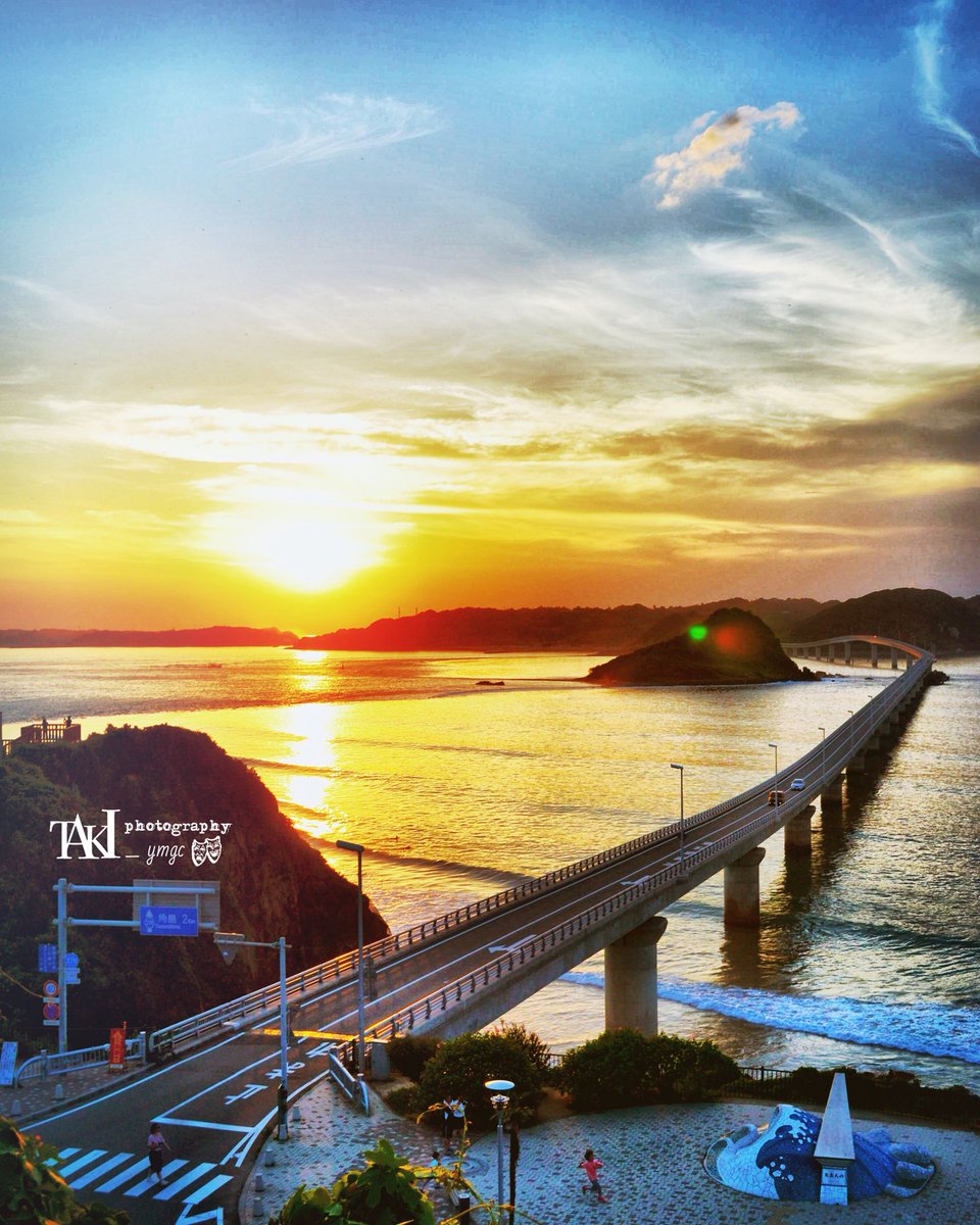 Taki 瀧さんのツイート 昨日の角島大橋 夕日のグラデーションが綺麗でした 島から帰りにひょっこり満月 山口県 下関市 角島 角島大橋 観光名所 観光スポット 絶景 夕日 満月 写真好きな人と繋がりたい 写真撮ってる人と繋がりたい ファインダー越し