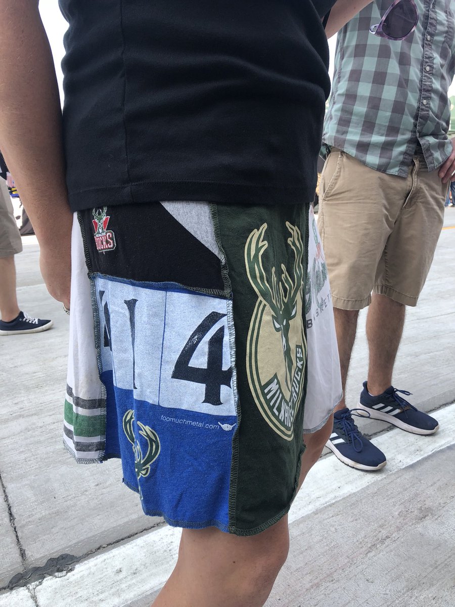 toomuchmetal's tweet photo. That was one epic @Bucks block party #fouroneforum #milwaukee https://t.co/2e6LcQLJE6