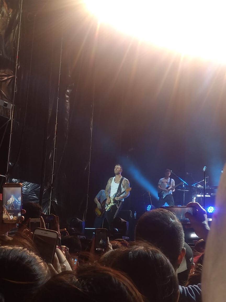 lyzway's tweet photo. De las mejores noches de mi vida, por primera vez pude ir a un concierto en vivo de @maroon5, sin duda un excelente espectáculo que jamás voy a olvidar... Gracias @HellowFestival por traerlos a Monterrey #Maroon5 #HellowFestival #HellowFest18 https://t.co/R5qNul1Irp