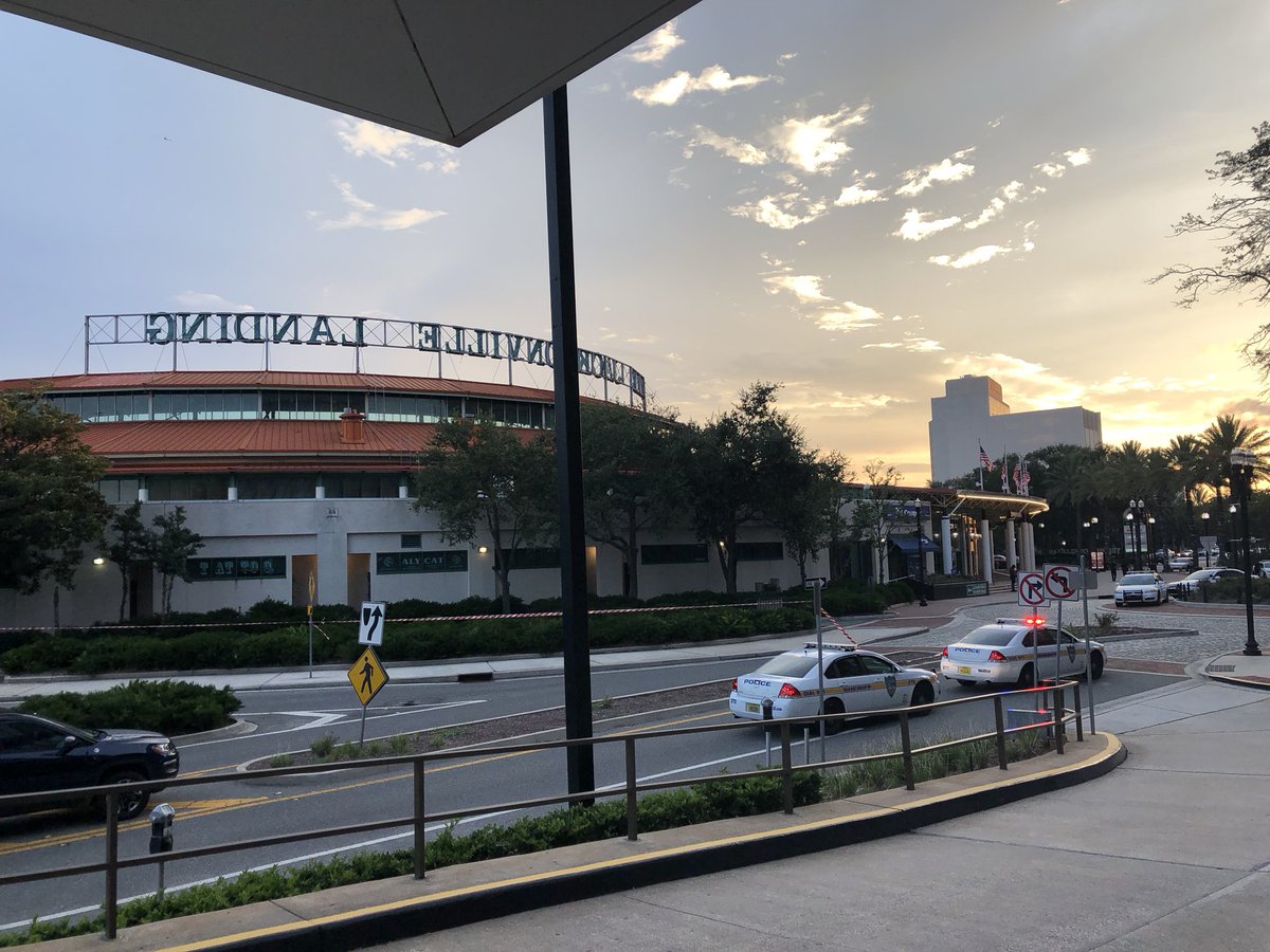 VicMicolucci's tweet photo. The sun sets over the Jacksonville Landing. A place I’ve been hundreds of times. It’s part of my childhood. Now it’s the site of America’s latest mass shooting. https://t.co/YHvYf1VjjE