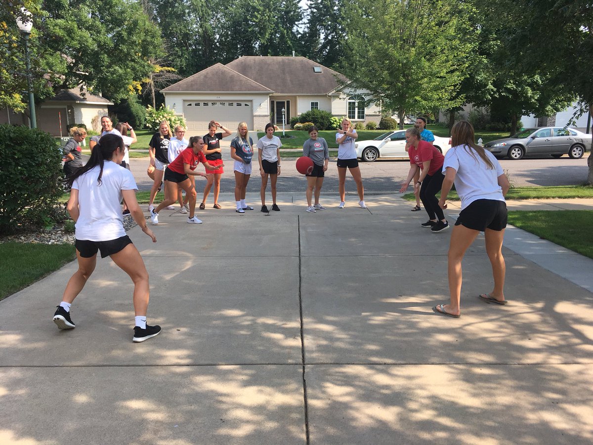 SCSUHuskies_WBB's tweet photo. Coach Fish did it again! Great meal to kick off the 2018-2019 school year! And of course a little four square too! #unleashfun  #unleashtradition https://t.co/TQsvOP1ohg