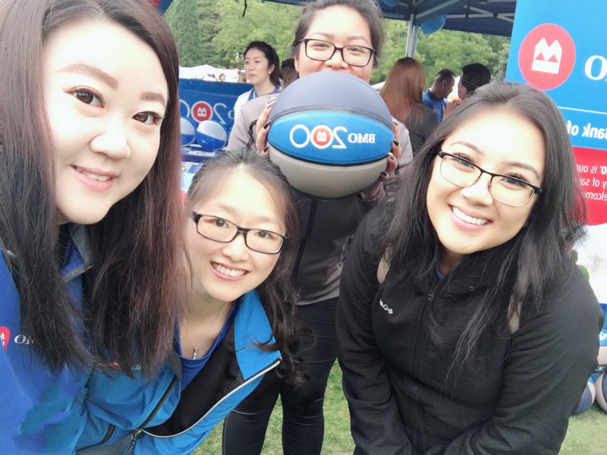 HoNancyHo_'s tweet photo. Fun times at the #PinoyFiesta with the #VanCentreBMO crew ๐๐๐Enjoying great music and food and free BMO prizes and more ! ๐ผ #ProudToWorkAtBMO @Terrygtan @helensy11 @BMO10thG https://t.co/MrTZEf5Fvo