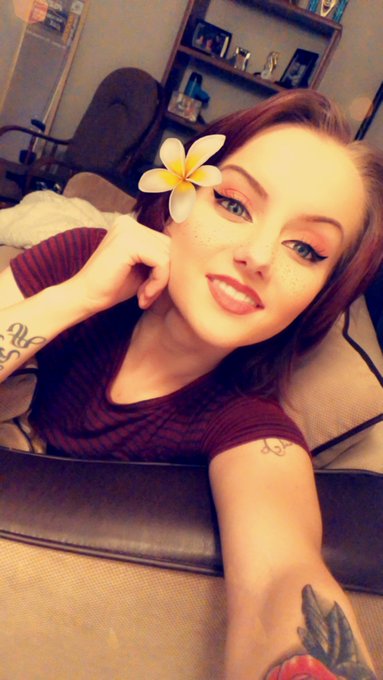 Lemme know right now if you want to see me while I work ! https://t.co/KMbD4lSm2f