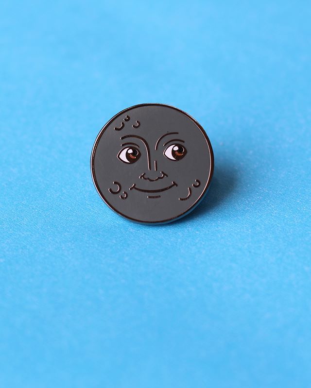real_sic's tweet photo. #moon #newmoon #moonpin #pingifts ##pin #pins #enamelpin #enamelpins #pinlife #lapelpin #lapelpins #pinsofig #pinsofinsta #pinsofinstagram #flair #realsic #flairgame #cute  #emoji #cute https://t.co/VleQdno3JN https://t.co/7LAseaNfls