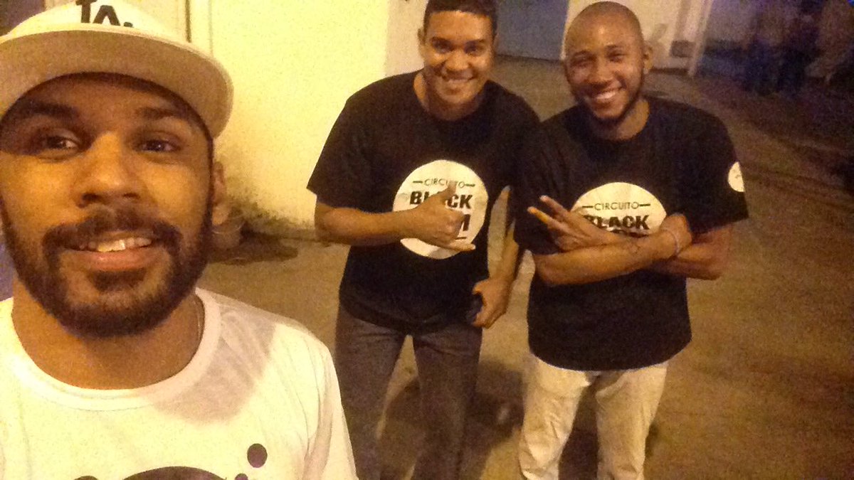Drope_naja's tweet photo. Mais um trabalho concluído com sucesso! #desabado #circuitoblackbom #bailecharme #minhaequipe #seguranca https://t.co/EMuJlhHevi