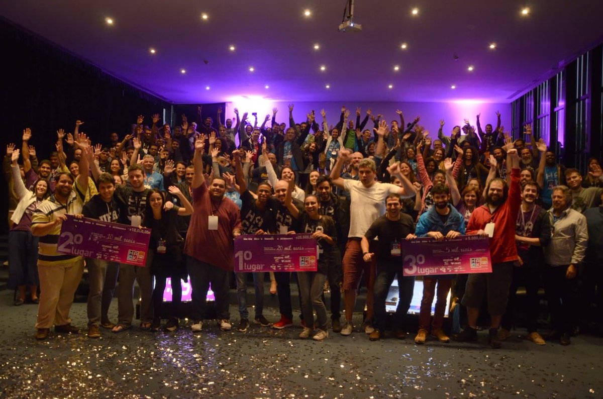 GIOVICTER's tweet image. Cidade inteligente é a que conecta pessoas. Primeiro HackNit, a maratona de programação de Niterói, foi um sucesso. Parabéns a todos os participantes! #Hacknit #Nitpref