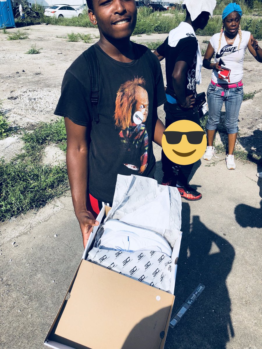 YCCSTheMovement's tweet photo. Today was a success , we gave away 20,000 shoes to the west englewood youth community 👟✊🏾thanks for those who came out ❤️ #GYRM https://t.co/7cQiO1l33R