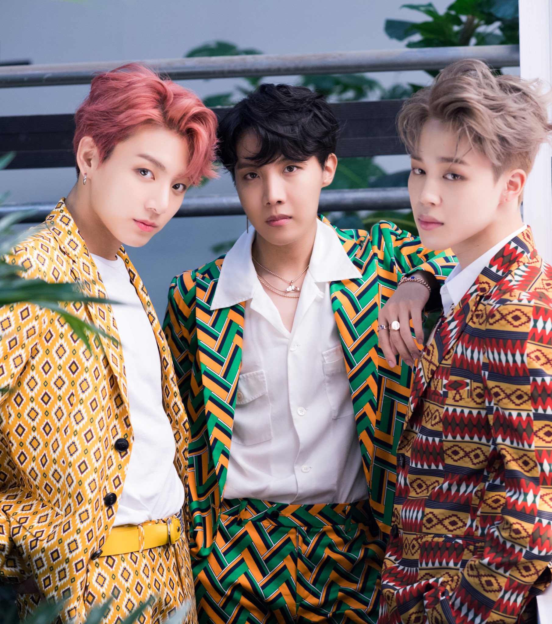 JO1／iKON／BTS／JIMIN／J-HOPE BTS' Jimin joins j-hope for 'On the Street' dance challenge