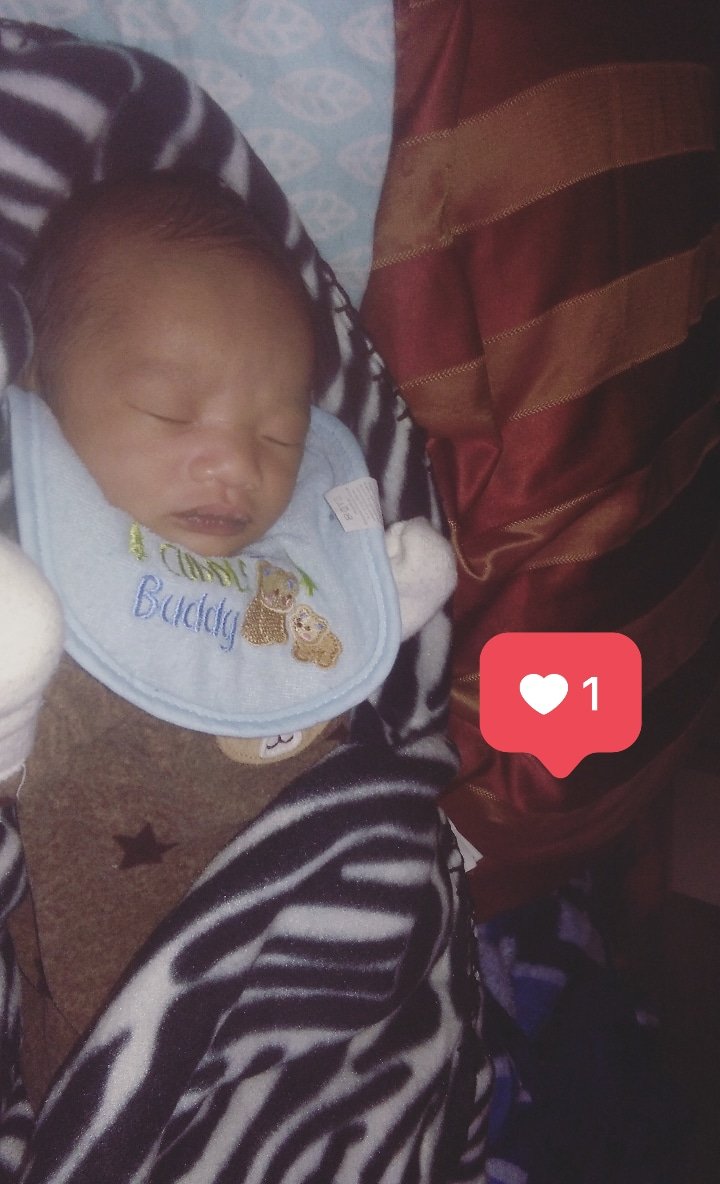 behbmaa's tweet photo. my baby growin up too fast 😭 .
#2weekold 👣 https://t.co/rUiHD4ns12