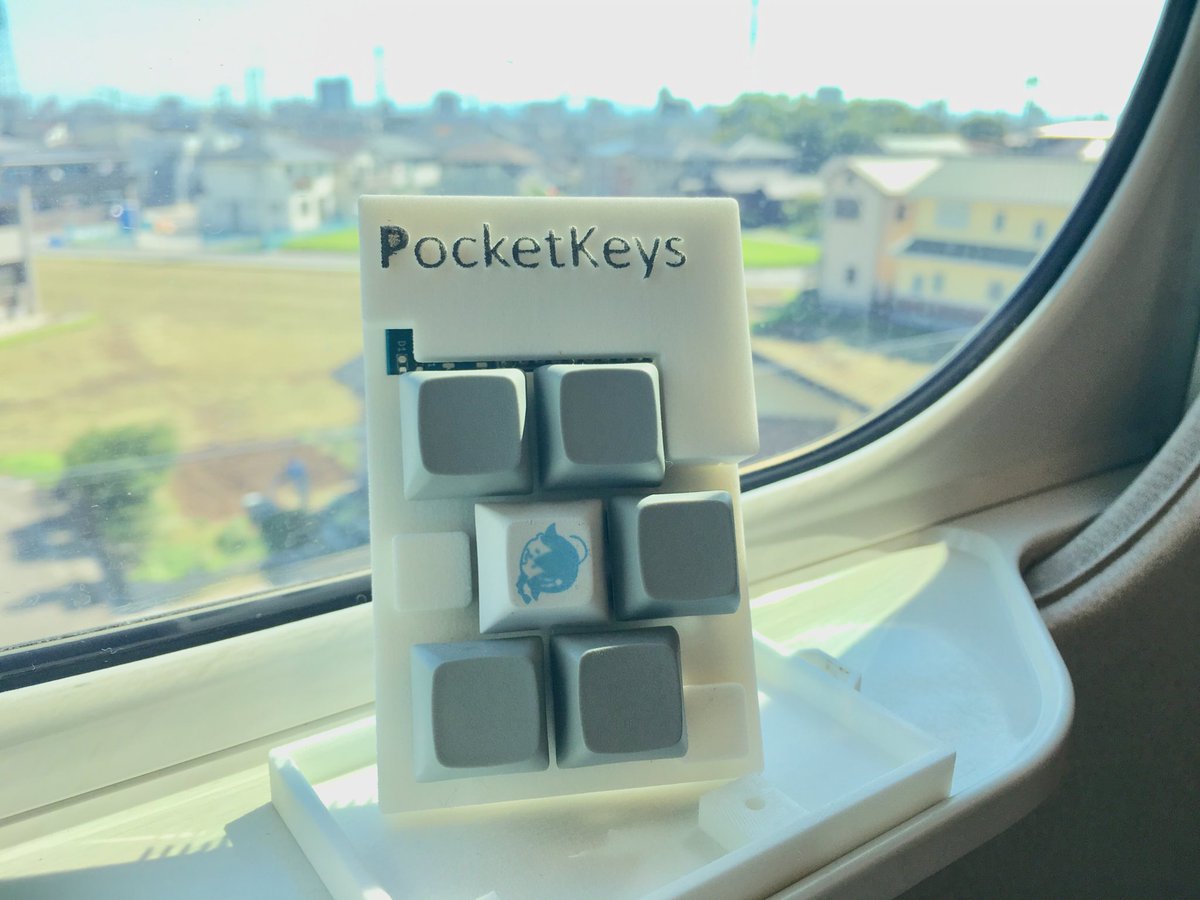 ShotaAk's tweet photo. キーボードと一緒に旅行だよ☺️
#自作キーボード
#PocketKeys https://t.co/wEkKmQY8vM