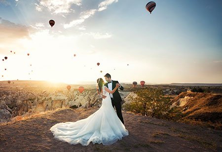 Thinking about getting hitched, tying the knot or jumping the broom? Check out these 10 fascinating wedding traditions from around the world. ow.ly/4Cjg30lyXph