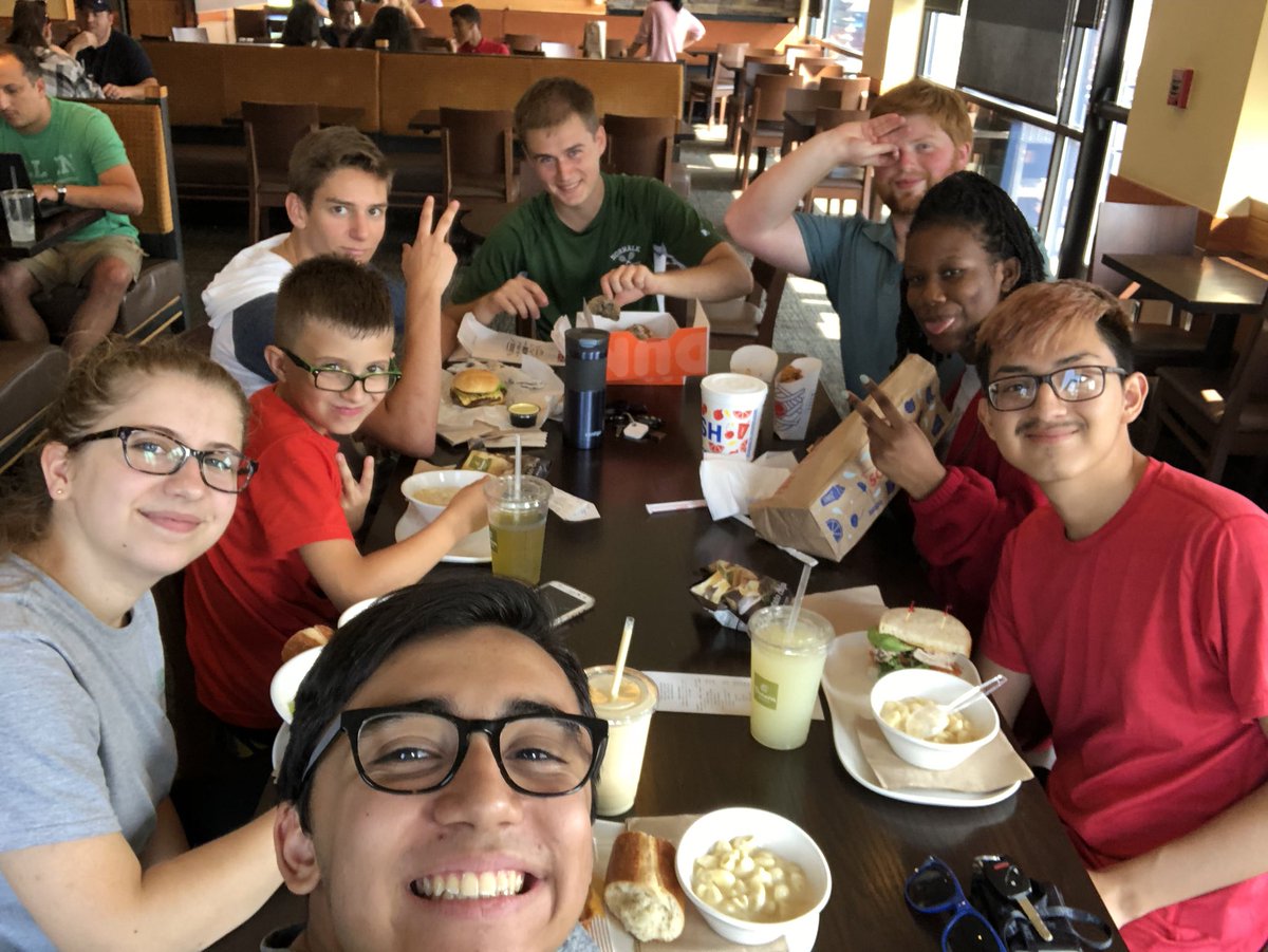 dannydemenezes's tweet image. Us @PTECHNETWORK interns gotta get our carbs after doing @CrossFit!! Huge shoutout to @gianaives for coaching us &amp;amp; making sure we didn’t break our backs 🏋🏻‍♂️. #internbootcamp #PTECHpower