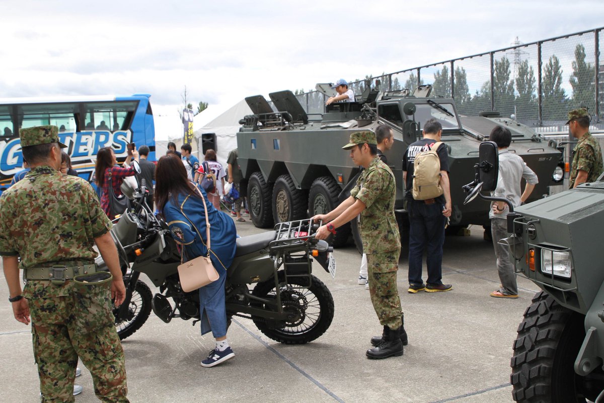 自衛隊札幌地方協力本部 Ar Twitter 8月25 26日は札幌ドームに行ってきたモコ 北海道日本ハムファイターズ公式戦で行われたイベント はたらくのりもの大集合 にたくさんのお友達が遊びに来たモコ T Co Azndjqbmgk 自衛隊札幌地方協力本部 第18