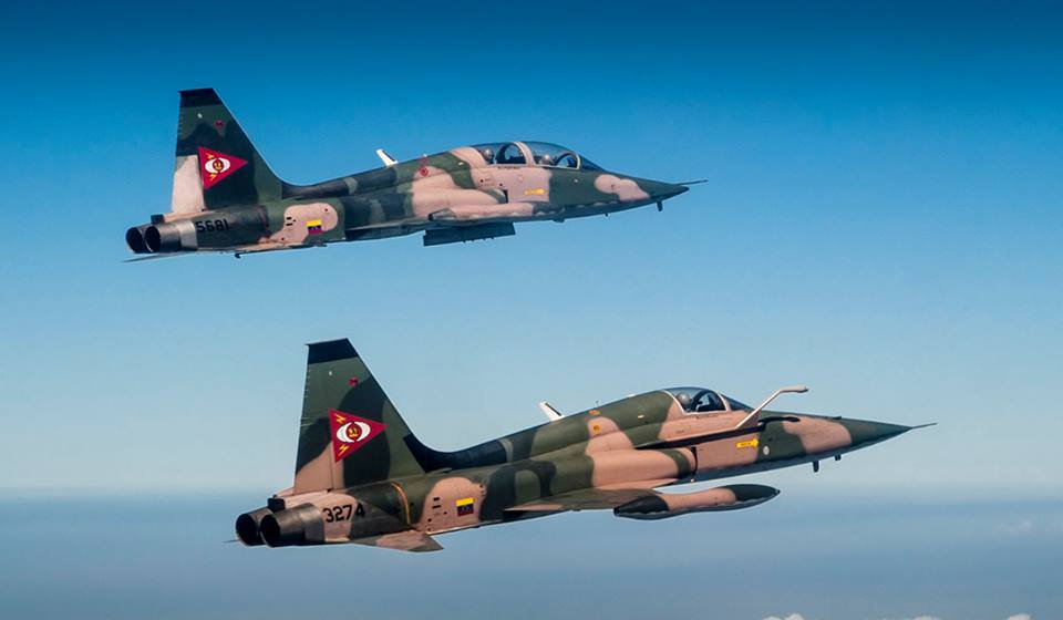 History_FlightV's tweet photo. Aviones Canadair C/VF-5 Freedom Fighter, antiguos integrantes del Grupo Aéreo de Caza Nº12 "Grifos". https://t.co/TtIRwdESBU