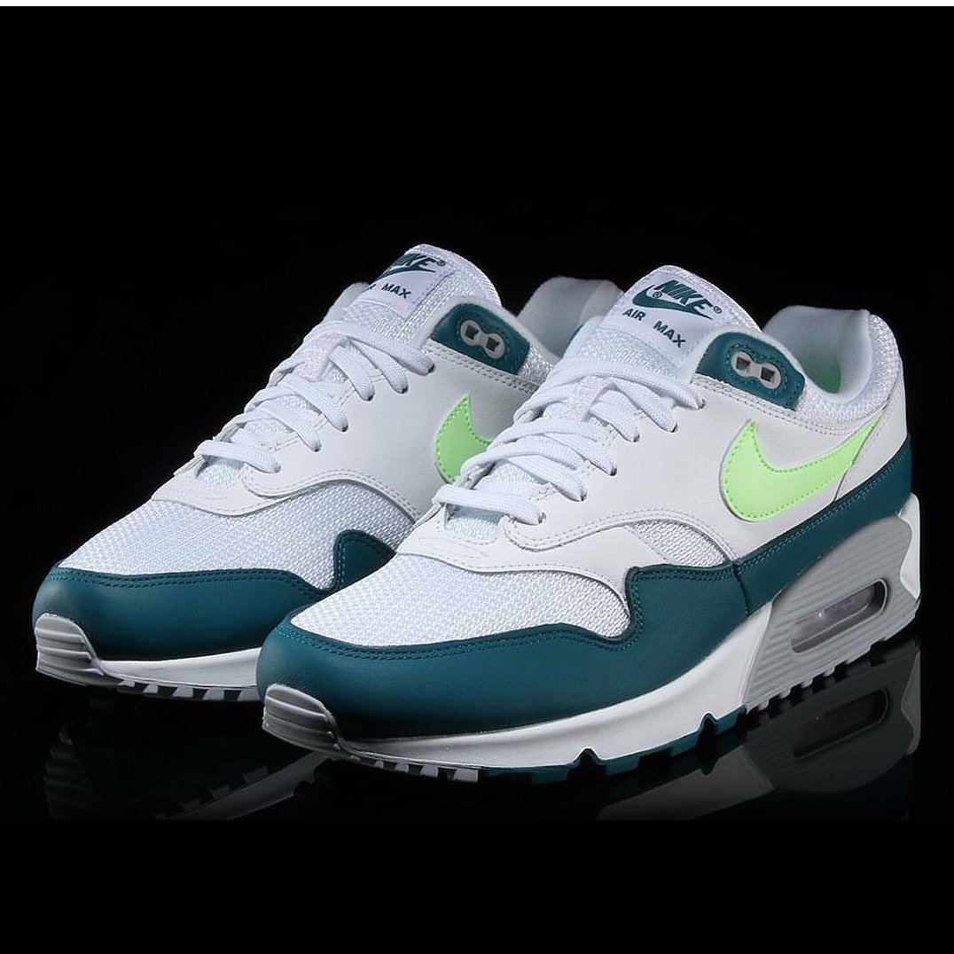 BiigDrip's tweet photo. The Nike Air Max "Spruce Lime" Colorway rerelease. 💧 https://t.co/fGTkfyoUfO
