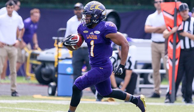 WLUAthletics's tweet photo. It was the @ChinGordon and @KurleighG show on Sunday afternoon at University Stadium as @LaurierFootball won their home opener over the @uOttawaGeeGees! #OTTvsWLU #WeAreHAWKS💜💛
Recap 👉https://t.co/2uI0bGTWho https://t.co/KvvtWgpBRp