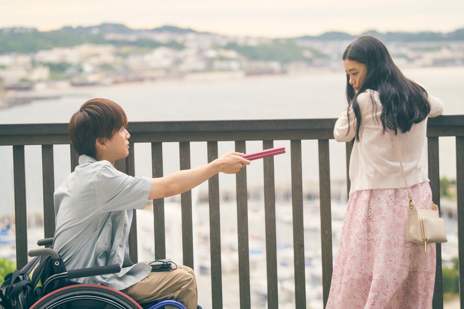 映画 パーフェクトワールド 君といる奇跡 樹からのサプライズ に パーフェクトワールド の見どころの一つでもあるデートシーン なんと舞台は江ノ島です 樹とつぐみの距離がぐっと近づく重要なシーンの場面写真が解禁しました 映画 パーフェクトワールド 君といる奇跡 樹からのサプライズ に パーフェクトワールド の見どころの一つでもあるデートシーン なんと舞台は江ノ島です 樹とつぐみの距離がぐっと近づく重要なシーンの場面写真が解禁しました