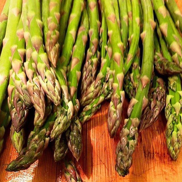 KitchenSprout's tweet photo. #SundayFunday #HomeChef #Paleo #GrilledAsparagus #SurfNTurf #TarragonButter #GarlicButter #TomatoNBasil #SummerInTheCity #Toronto Bespoke .@dilisos located in @StLawrenceMkt #ShopLocal #AlwaysFresh #GrassFed #LocallyRaised #NoAntibiotics #NoHormones #CheersFromToronto🥩🍷🥩 https://t.co/bEa1PJu8Pw