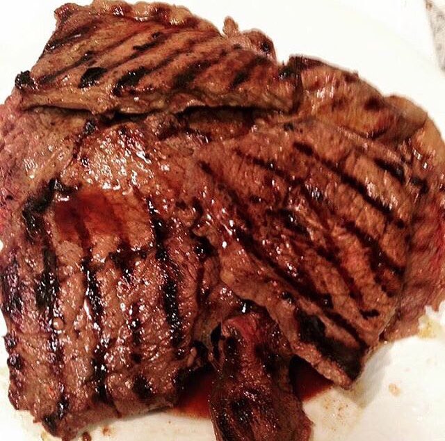 KitchenSprout's tweet photo. #SundayFunday #HomeChef #Paleo #GrilledAsparagus #SurfNTurf #TarragonButter #GarlicButter #TomatoNBasil #SummerInTheCity #Toronto Bespoke .@dilisos located in @StLawrenceMkt #ShopLocal #AlwaysFresh #GrassFed #LocallyRaised #NoAntibiotics #NoHormones #CheersFromToronto🥩🍷🥩 https://t.co/52lp9zwF8m