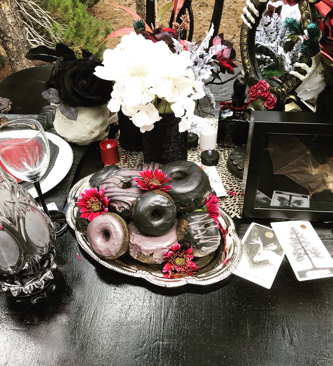 So I made goth doughnuts today for a really bad ass themed bridal shoot. 💁‍♀️💕💀 everyone who was involved put in such hard work. #gothic #weddings #doughnut