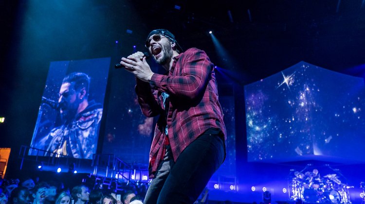 INFO | Shadows fará uma participação em novo álbum do Atreyu.

O vocalista estará presente na musica SUPERHERO junto com Aaron Gillespie do Underoath, a faixa terá como temática: "ser o super heroí do seu filho".

O lançamento está marcado para 12 de Outubro.