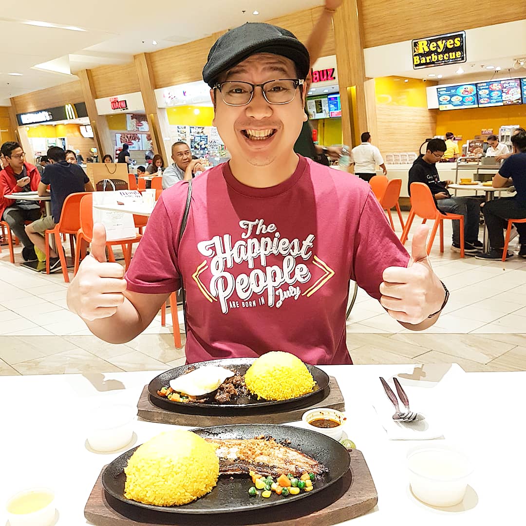 thewanker's tweet image. Enjoying delicious but inexpensive #SizzlingPlates of #MarinatedBeef #HawaianPorkchop #MarinatedMilkfish w/c reminded me of #SizzlingSteak w/ #BananaGravy my comfort food @ Ateneo Cafeteria while studying ManagementEngineering @ Ateneo de Manila #Nostalgic  👌😘 #Travel #FoodTrip