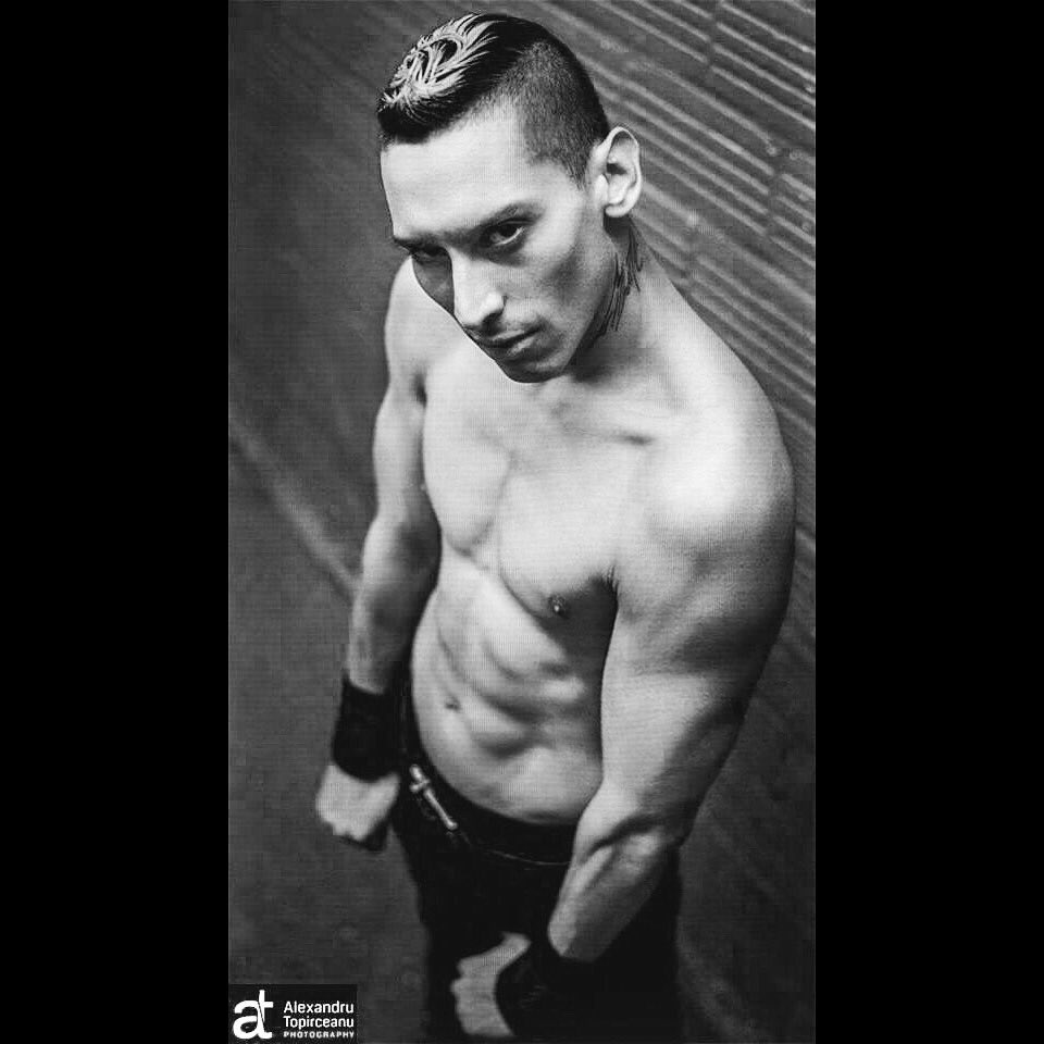 Eric_Comerci's tweet photo. Tbs 2014 / #gothboy #goth #darkartist #bisexual #top #rudeboy #rough #sex #SugarBoy #argentinian #comercistyle #art #blackandwhite #skin #devil https://t.co/qibV66uffh