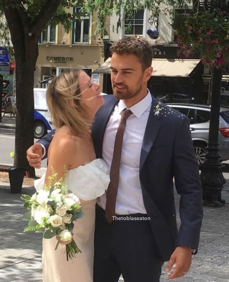 theojames_th's tweet photo. มีข่าวมาแจ้งค่ะ แอดเพิ่งทราบมาว่าเมื่อวานนี้ Theo James และแฟนสาว Ruth Kearney ได้เข้าพิธีแต่งงานกันอย่างเป็นทางการแล้ว ดูเหมือนจะเป็นพิธีที่เรียบง่ายและเป็นส่วนตัวมากๆเลยล่ะค่ะ

รูธและธีโอคบหากันมาตั้งแต่ปี 2009 เป็นความรักมั่นคงที่ยาวนานมาก ขอแสดงความยินดีกับทั้งคู่ด้วยนะคะ 💒 https://t.co/LJzeHc1y1W