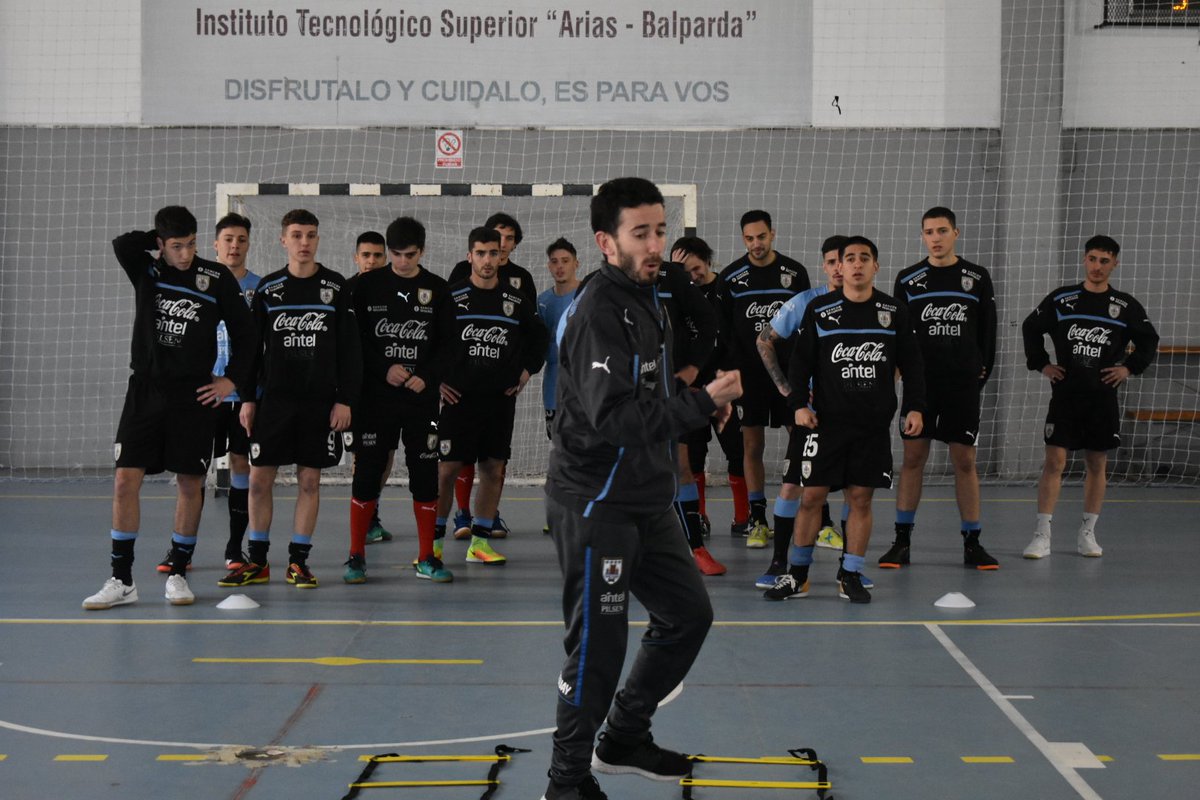 Guille263's tweet photo. #Selección | El plantel sub-20 continúa con los trabajos de cara a la Liga Sudamericana, la misma se desarrollará del 17 al 23 de setiembre en Asunción de Paraguay. ⚽🏆💪💪 https://t.co/2Zgd25RM6U