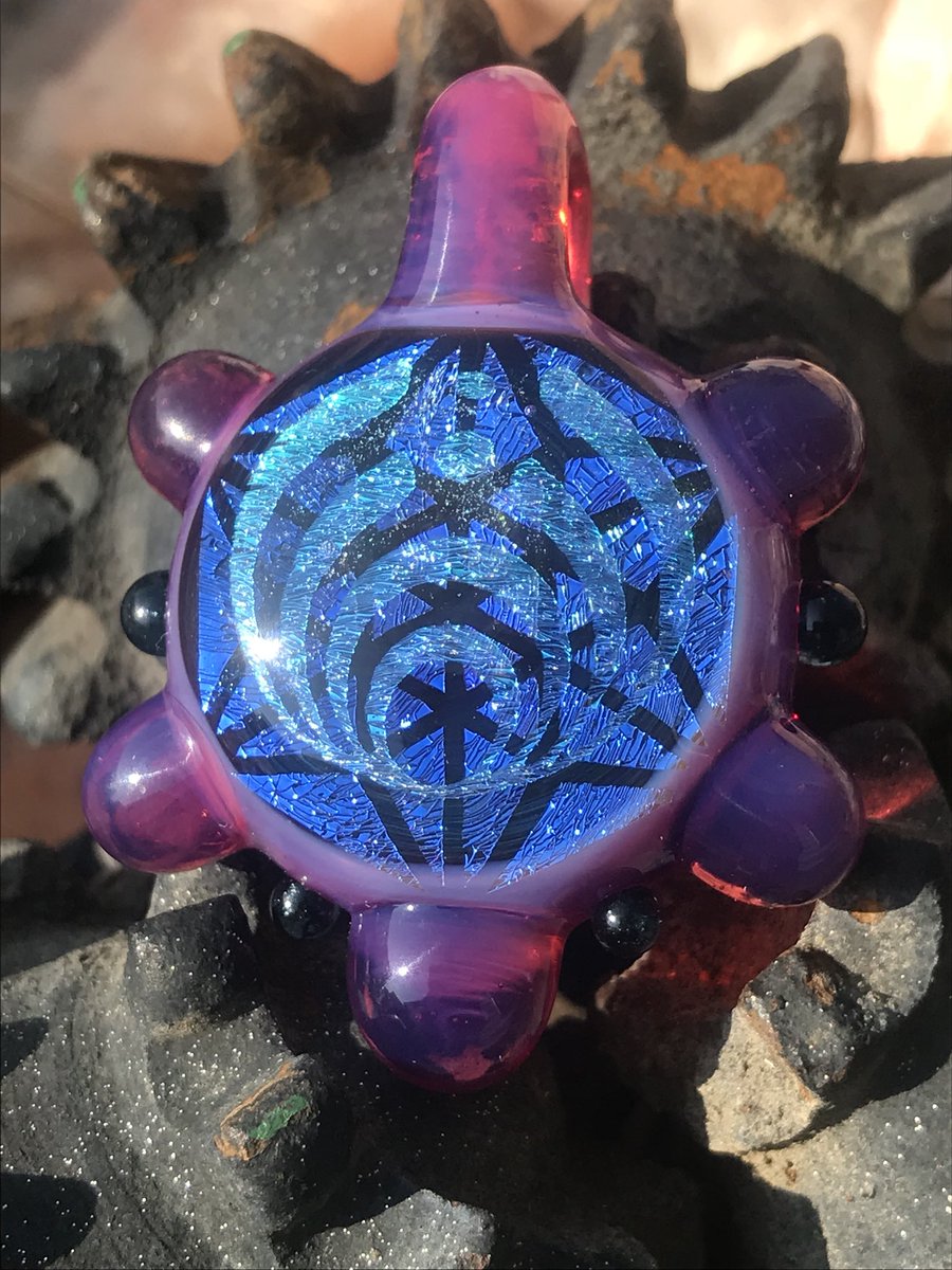 henrysglassart's tweet photo. Hi I’m henry! I specialize in glass art pendants! It’s an unhealthy relationship that I love!! I love making musik related stuff!! A simple retweet could bring my next customer. Thank you all for the love! https://t.co/m2SB1fRYnJ