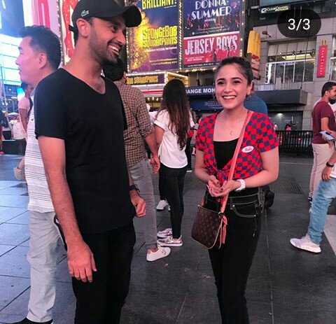 ItsBushrahere's tweet photo. @WaseemBadami Met With #AimaBaig at #TimeSquare💕
Here Are Some Beautiful Clicks❤❤👌👌
#EnjoyingVacations
#DablueeBee https://t.co/fMucetGjTj