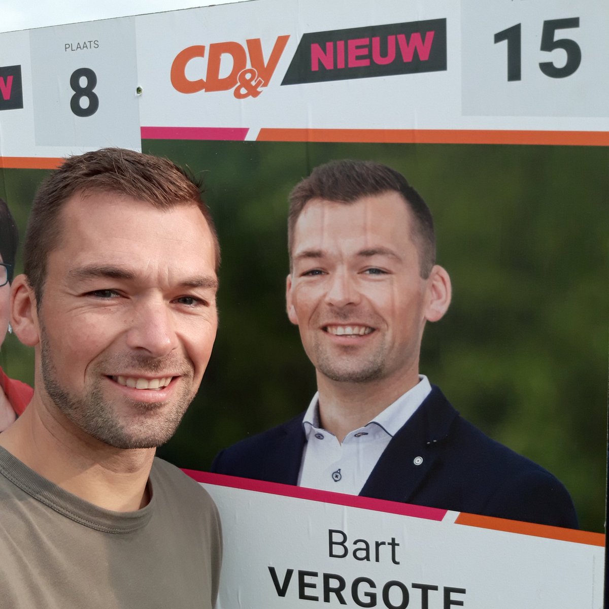 vergotebart's tweet photo. Eerste borden worden geplaatst! #teambart #cdenvnieuw #stem15 #zedelgem https://t.co/9hJcuJbZUE