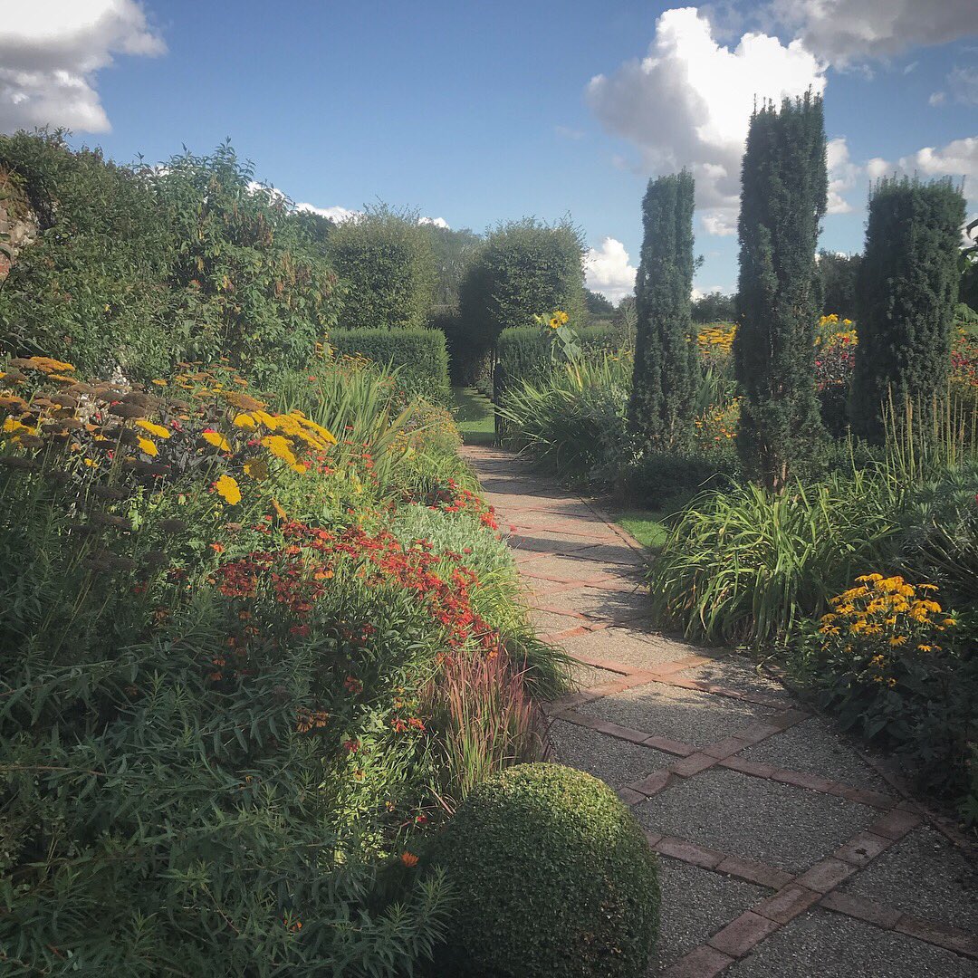 JackLindfield's tweet photo. Quick gander around @wykenhallgarden https://t.co/nYkKjdCHhU