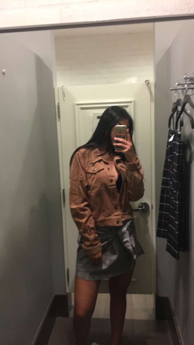 naill051's tweet photo. 結局その横に掛けてあるワンピースは短すぎ、からのこの服好きすぎて即買い
ひとりショッピングってたのし https://t.co/qSFYMm35jt