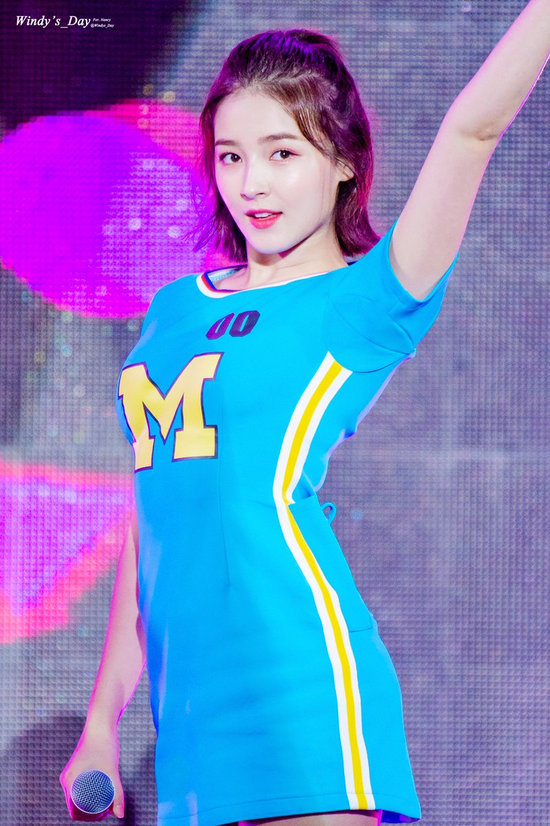 Windys_Day's tweet photo. #낸시 #내니 #Nancy #ナンシー #모모랜드 #MOMOLAND @MMLD_Official #BAAM
180826 2018 평택 전국 밴드 보컬 경연대회 &amp; 록페스티벌. 낸시 2pics.

낸시가 웃으면 나도 좋아 💞 https://t.co/MY0Kyxucxl