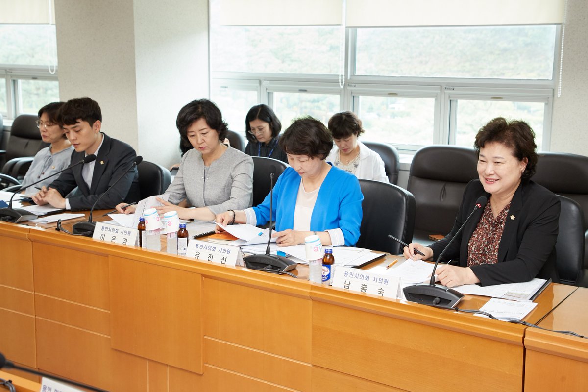 yicouncil's tweet image. #용인시의회 #민주시민교육

용인시 민주시민교육 활성화를 위한 간담회가 오후 2시 대회의실에서 열렸습니다.
민주주의 사회의 다양한 가치가 존중받는 풍요로운 사회가 되길 기대합니다~~^^