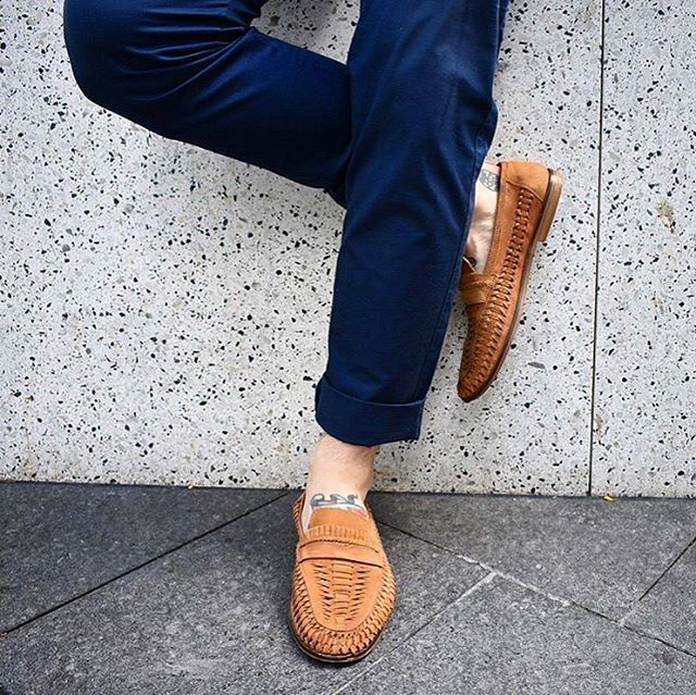RogerDavidAU's tweet photo. @dapper.jack kicking it in our Tan Amigos Loafer👌🏼
.
#stylediscovery #menswear #mensfashion #guyswithstyle #menstyle #mensweardaily #autumnfashion #fashionbloggers #mensfashionblog #winterthreads https://t.co/NxMbsPxBYF https://t.co/zwx6EMip0T