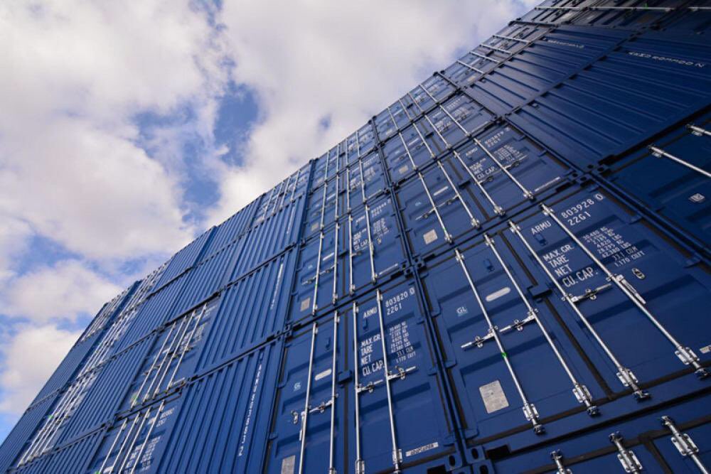 Plantandtractor's tweet image. @msicklin This guy is the go to guy for shipping containers #bhctrading  #shippingcontainers bhctrading.com