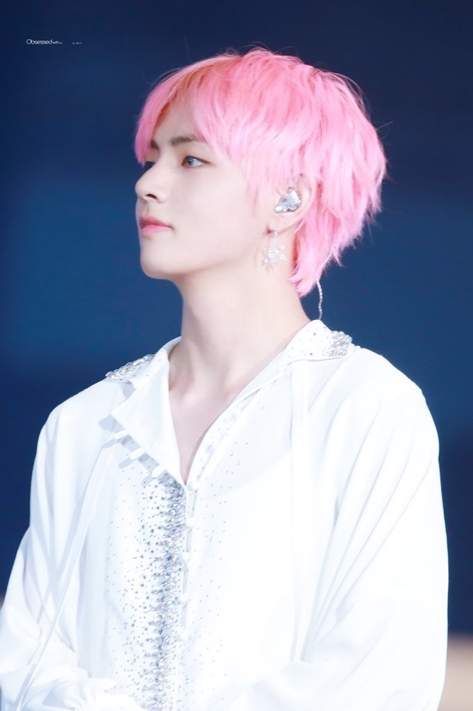 taehyungpic's tweet photo. 180826 👼🏻
—
BTS Love Yourself World Tour in Seoul

#뷔 #태형 #방탄소년단 #taehyung #V #BTS @BTS_twt https://t.co/aEs51ghPg3