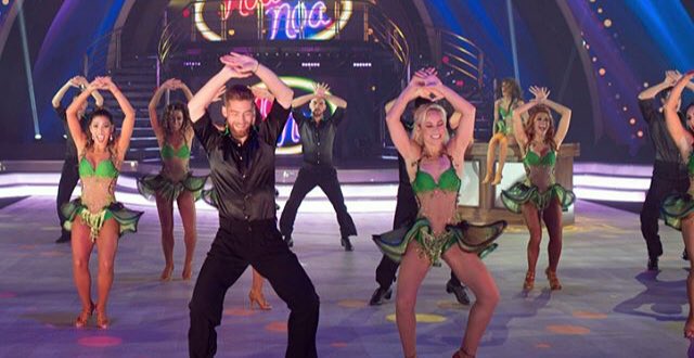 TeamBerneFR's tweet photo. #emmanuelleberne @emmanuelleberne @YannAlrick #YannAlrick #miraquienbaila #MiraQuienBailaMX https://t.co/xd0aBEp4Ay