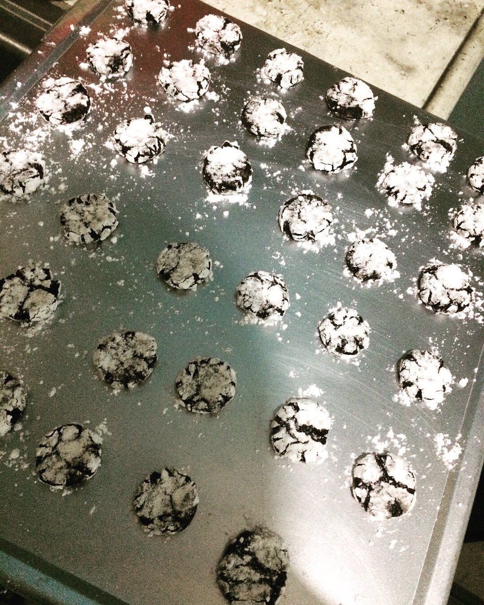 mcmangu30's tweet image. Freshlybaked chocolate crinkles #sold #bitesize #onlinesellerph🇸🇽 #onlinebakedshopph🇸🇽 #bakingislife😍 #bakingisfun😂