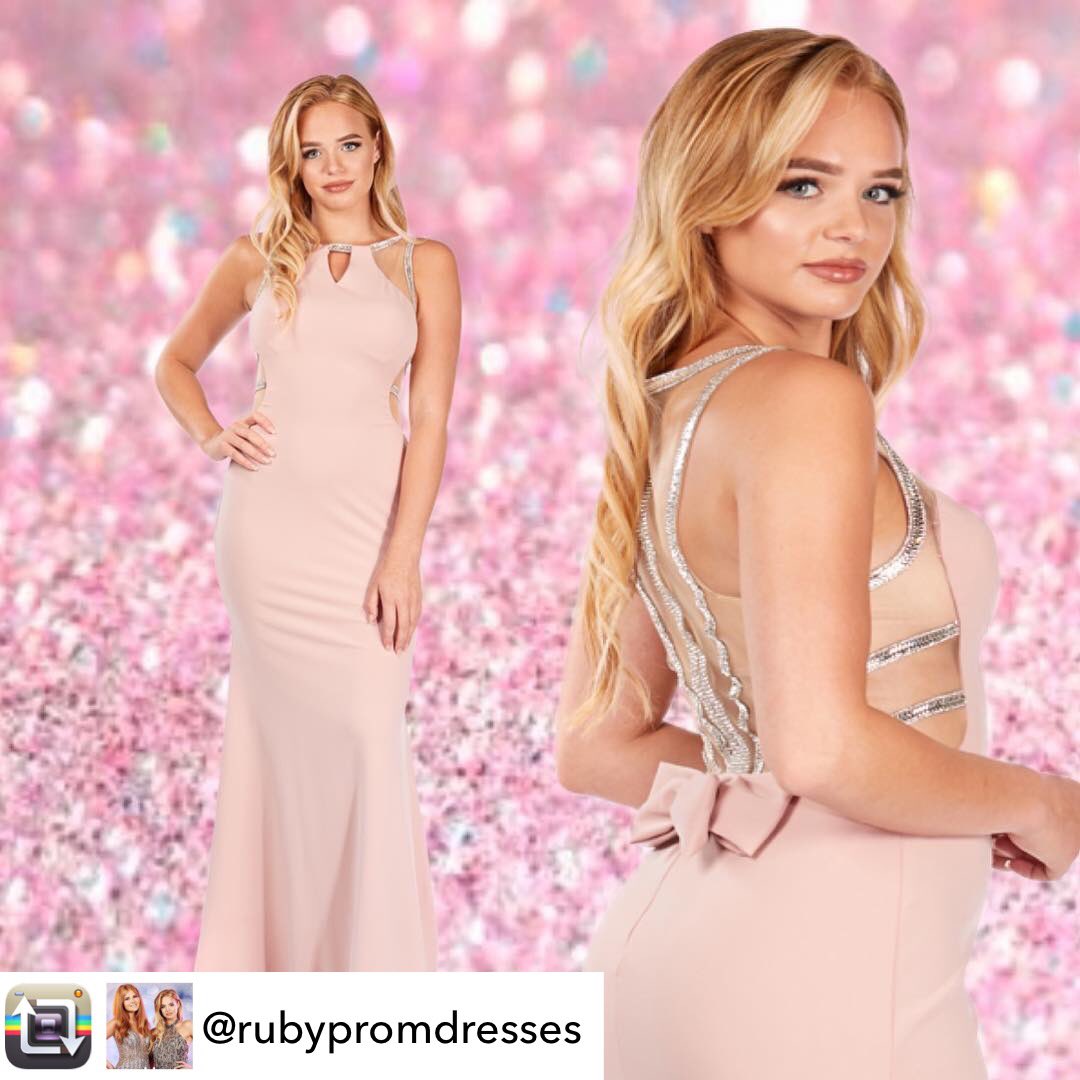 fairytaleprom's tweet photo. We are so excited for when this dress arrives! Love the cute bow 🎀
#coggeshallpromshop #prom2019 #prom #promdress #pink #pinkdress #pinkpromdress #rubyprom #promgirl #prominspiration #fairytaleprom #essex #essexprom https://t.co/9jbZiCqJ69