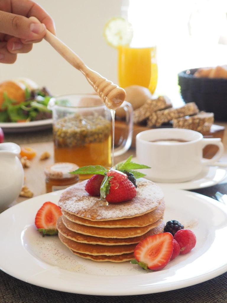 westinlaquinta's tweet photo. Good morning. It’s time for breakfast ! Discover our sweet and natural honeycomb served at Sunsa Restaurant #eatwell #honey #raw #pure #natural#breakfast #sunsa #monday #holidays https://t.co/j0Zb6wKnNW