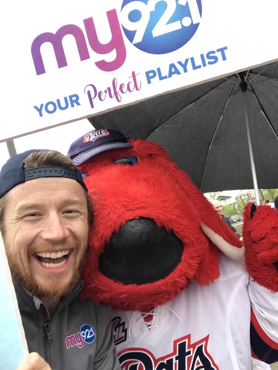markjohnstonfm's tweet photo. Got a selfie with a legend today. #SelfieSummer #Mission10000 https://t.co/q8nYXAlC2K