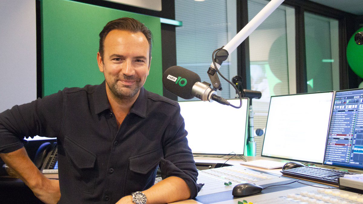 Ik kon niet wachten... IK BEN BEGONNEN!!! <a href="/radio10nl/">Radio 10</a> <a href="/ekdomindemorgen/">Ekdom in de Morgen</a> 🎉📻🎶🥂