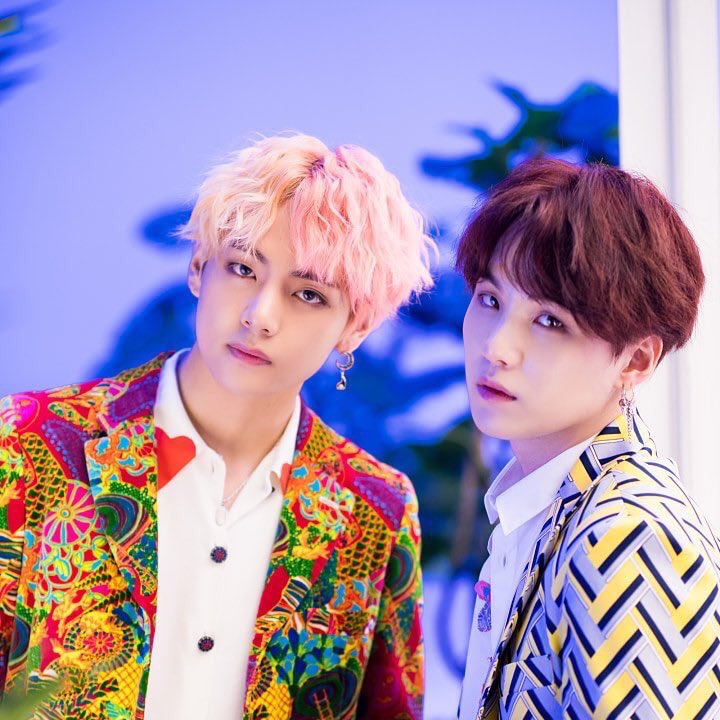 daegu_x's tweet photo. ไม่มีคำไหนจะพูดนอกจากคำว่า ‘เหมาะสมกันที่สุดแล้ว’ 😭😭😭😭😭😭
#TAEGI #VGA 🐯🐱🤘🏻👍🏻💜 https://t.co/UApD8bhlhP